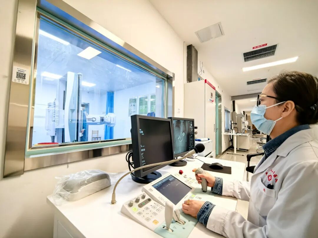 岛津有哪些影像设备【技术推荐】我院医学影像中心引进全新高端多功能设备——岛津C200平板数字多功能X线机_https://www.jmylbn.com_新闻资讯_第2张