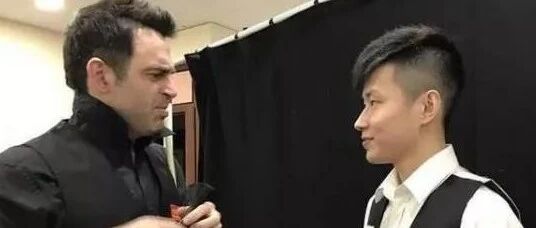台球|赵心童8连胜再夺冠，奥沙利文赞他能夺世锦赛冠军，扬威冠军联赛