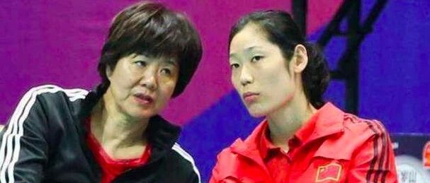 女排|朱婷6大主力拯救郎平！中国女排3-0横扫意大利，世界联赛夺4连胜