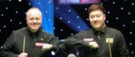 台球|10-8，颜丙涛创2大纪录夺冠，首位00后大师赛冠军，希金斯心服口服