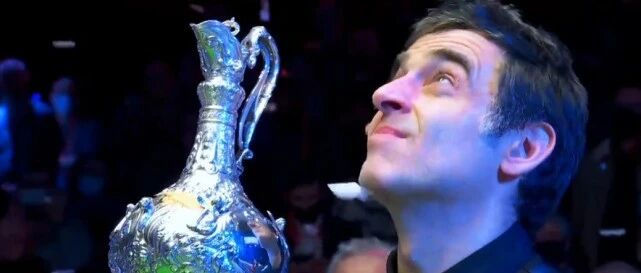 台球|10-8夺冠创历史，奥沙利文勇夺排名赛第38冠，观众掌声雷动，罗伯逊失落