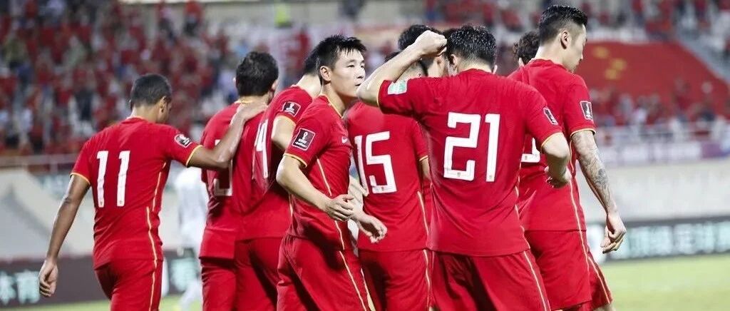 足球|4大归化球员首发，国足打蒙澳大利亚，球迷：早这样，或许已经是第一了