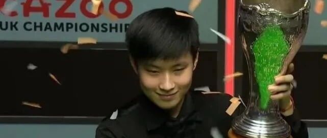 台球|10-5创历史，赵心童勇夺英锦赛冠军，创造5大纪录，对手郁闷咬指头