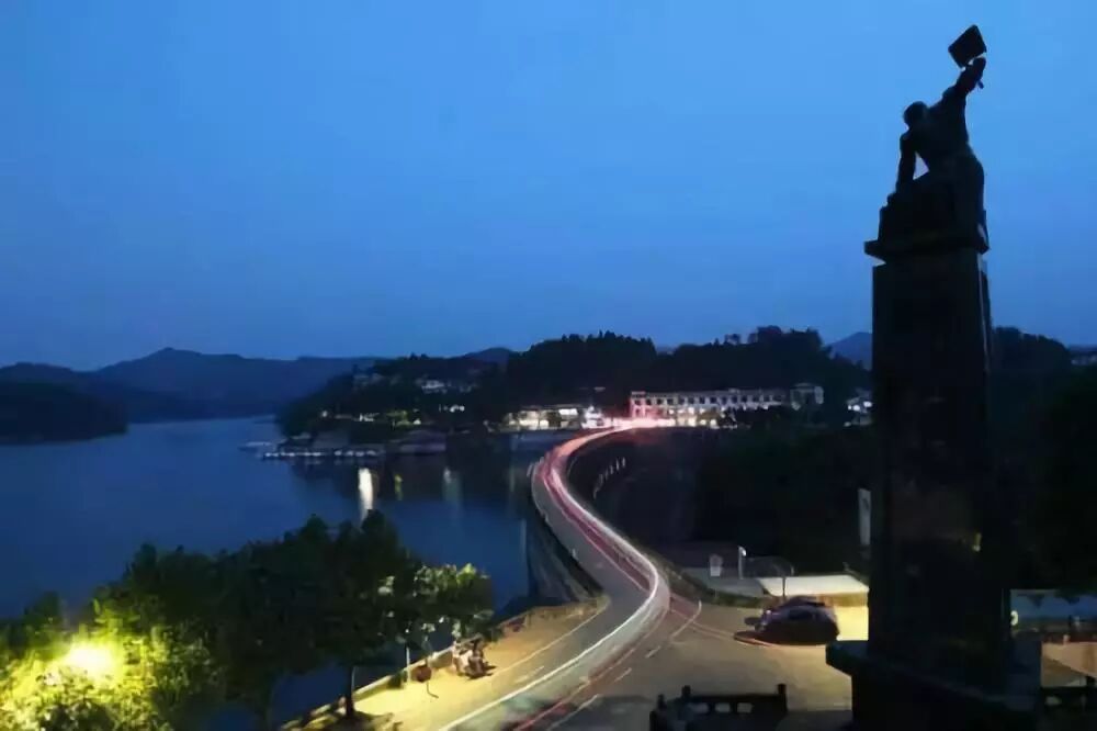 32辆蔚蓝智能网联公交畅行眉山，车上除了充电，还能...... - 第6张