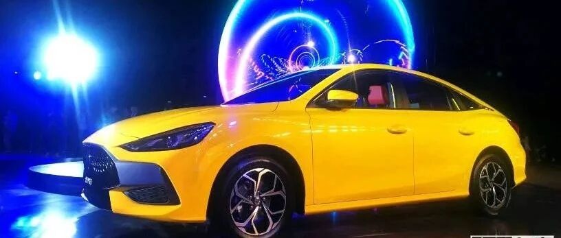 杨超越：努力与实力兼具，我是全新MG5的No.001车主