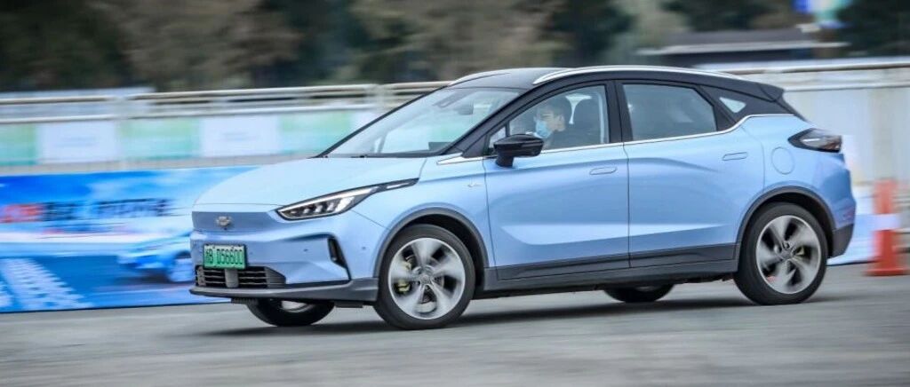 与法拉利玩竞速，几何C的“多快好省”有点秀