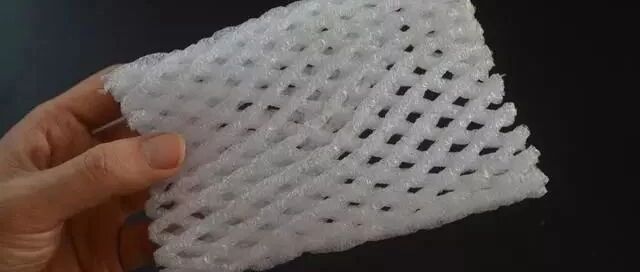 卫生间里放一个水果网套，作用太棒了，一年能省下不少钱，很实用