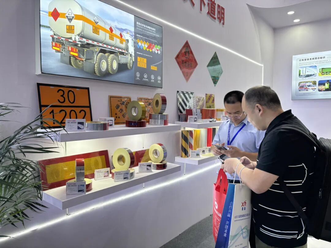 道明光学在梁山车辆展 (6)