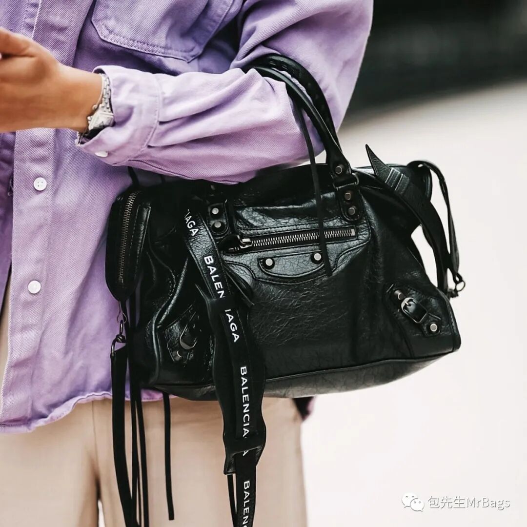 天呀 人见人爱的机车包 出新款了 到底值不值得买呢 包先生mrbags 微信公众号文章阅读 Wemp