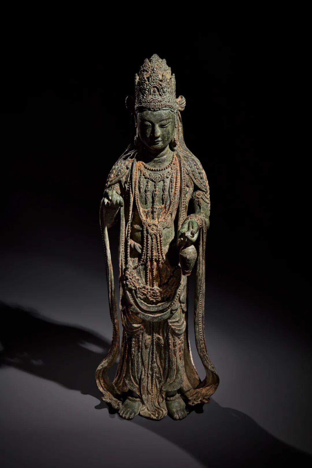 中国古美術・旧蔵鎏金彫刻の腰刀・純銅製・鏨刻鎏金・高浮彫・置物純手作り 中国古美術・旧蔵透彫鎏金如意置物・純銅製・鏨刻鎏金・純手作り