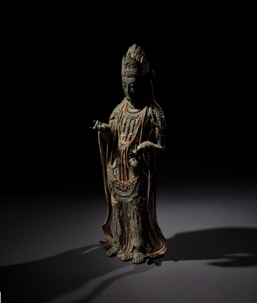 中国古美術・旧蔵純赤銅製坐観音菩薩像・鏨刻鎏金錾花・高浮彫・置物