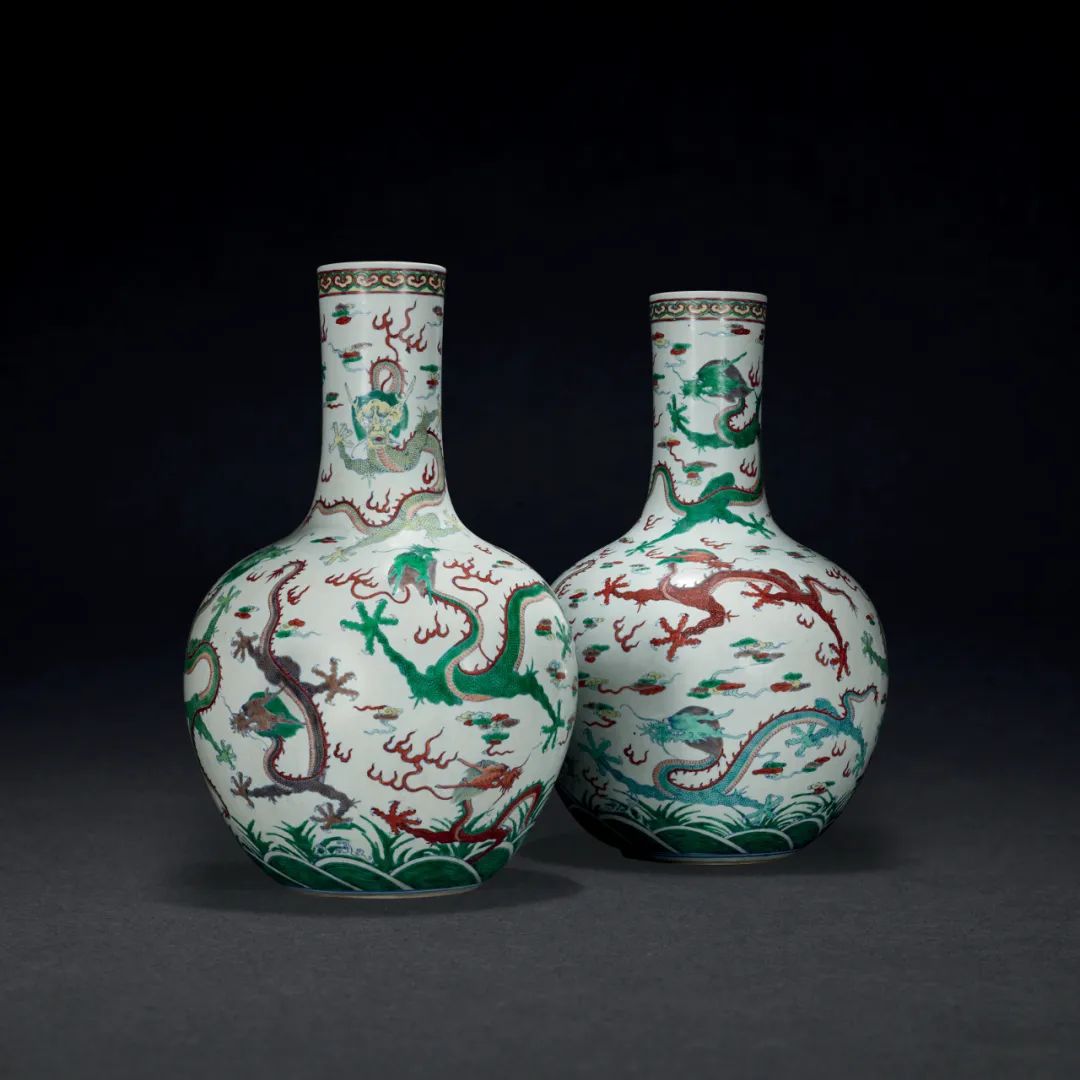 乾隆粉青釉雕海水龙纹梅瓶瞩目领衔！重要中国瓷器及工艺精品拍卖呈献 