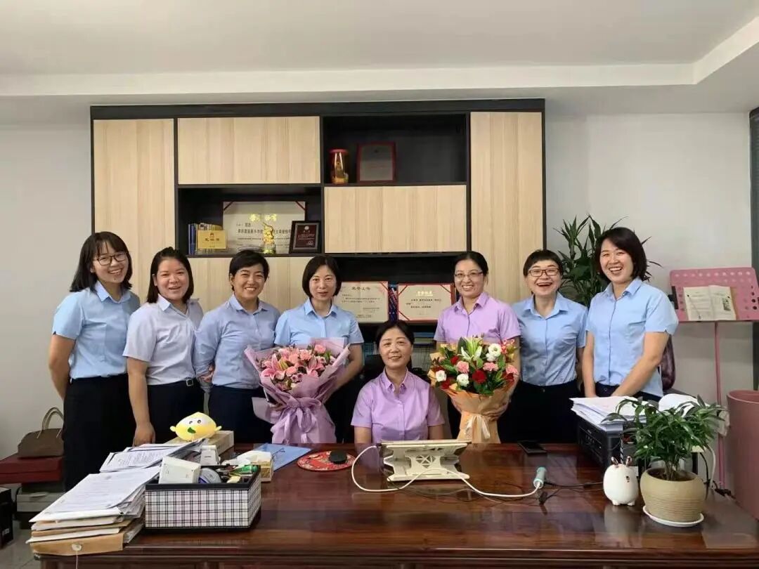 桃李铭师恩，中原所开展感恩拜师献花活动