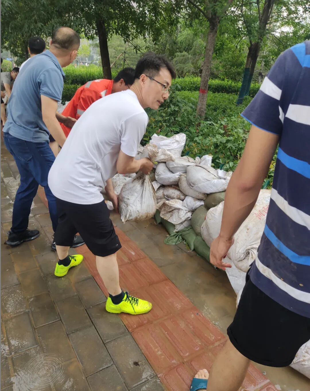 众志成城，共克时艰，中原所抗洪抢险在行动