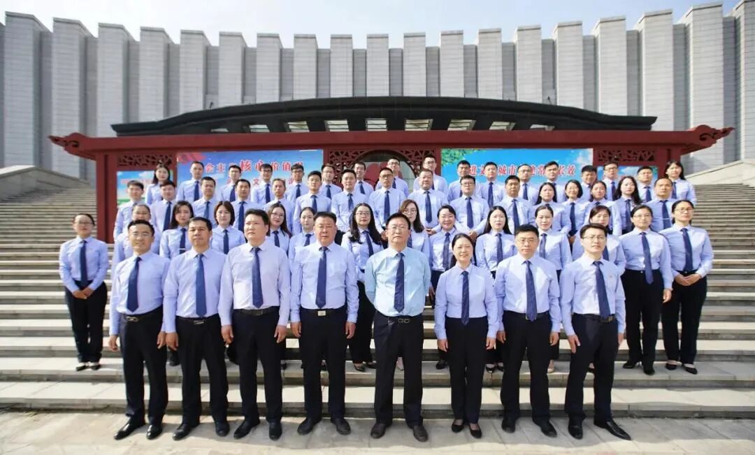 桃李铭师恩，中原所开展感恩拜师献花活动