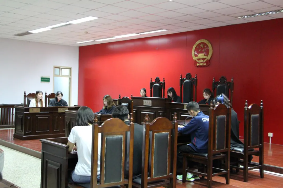 我所与河南科技学院文法学院联合开展“模拟法庭”友谊赛