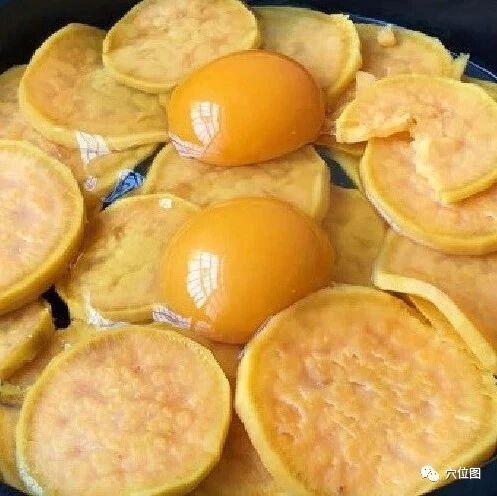 红薯加2个鸡蛋一搅一煎，比面包还好吃！