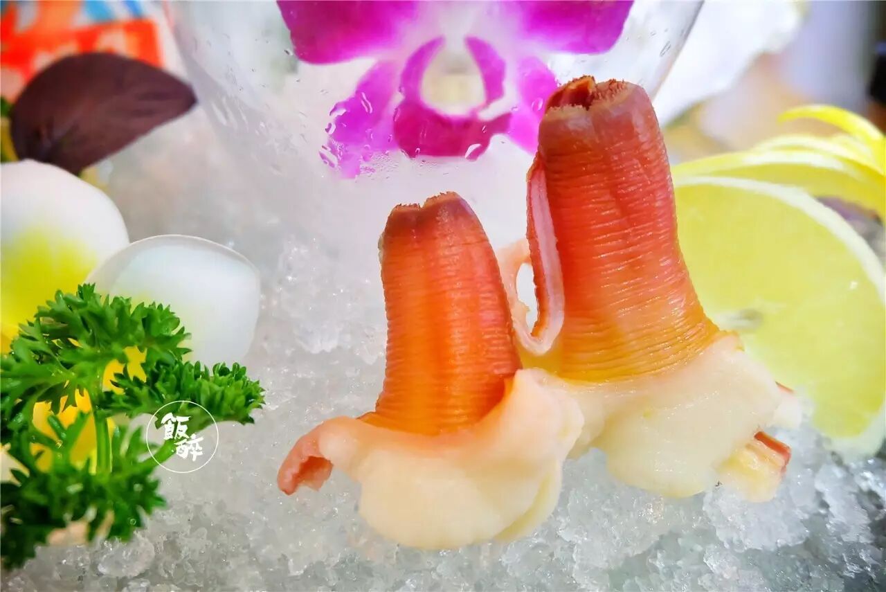 希鲮鱼肉分别是和红色或黄色的 希鲮鱼籽压制而成 因此鱼肉看起来层次