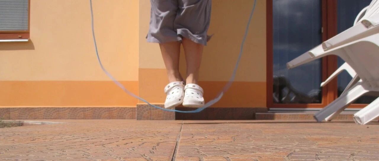 跳个绳内裤竟然湿了！其实好多人都经历过