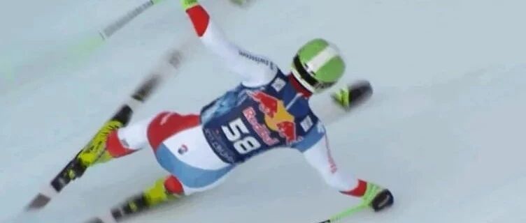 致敬！40多名医生组团苦练滑雪，只为……