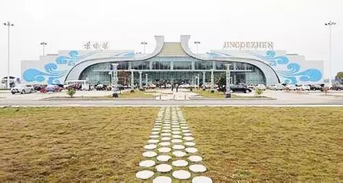 建设鹰潭机场,开工建设婺源,鄱阳,乐平,玉山等基地通用机场,以及余干