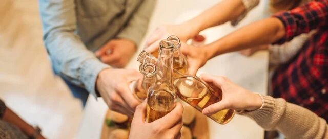 酒局上，当一个人有这5种表现时，说明他没什么本事，别不信