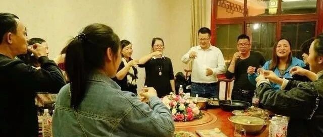 饭局上敬酒，情商越低的人，越喜欢说这3句话，领导听了就不耐烦