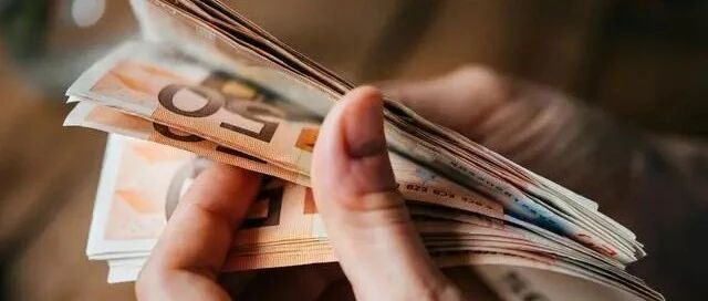 别人问你工资是多少？傻子才直接回，高情商的人都这样做