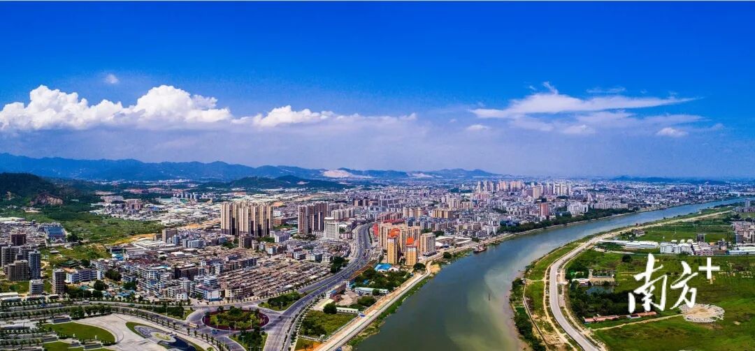 9月27日中共揭阳市揭东区第三次代表大会召开全面回顾区第二次党代会