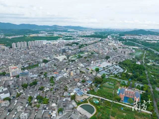 牌边村鸟瞰图。