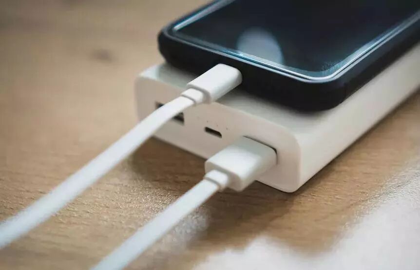 飞机电池相机带上可以用吗_相机电池可以带上飞机吗_飞机上相机电池能不能带