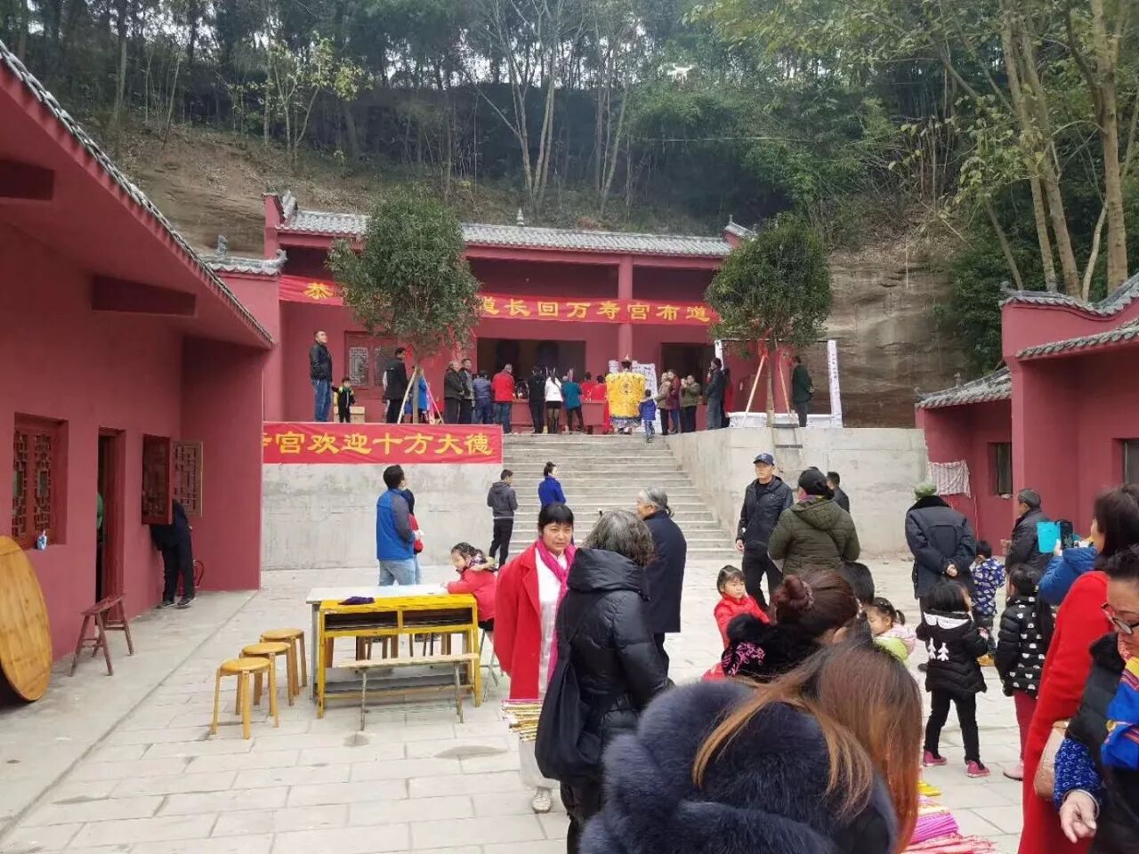 90后道士重修万寿宫并赶在入冬之前接老道长回道观常住弘法