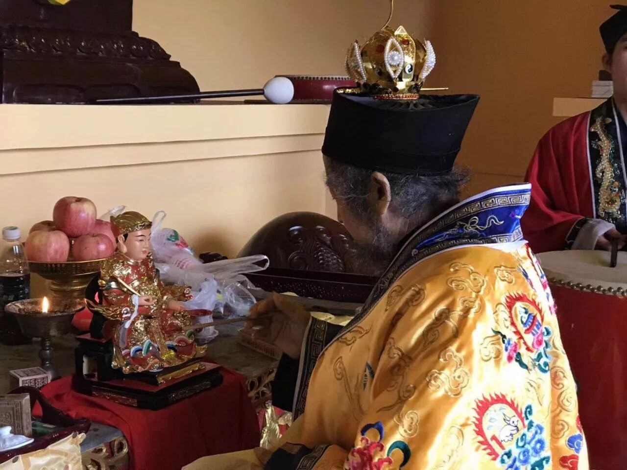 90后道士重修万寿宫并赶在入冬之前接老道长回道观常住弘法