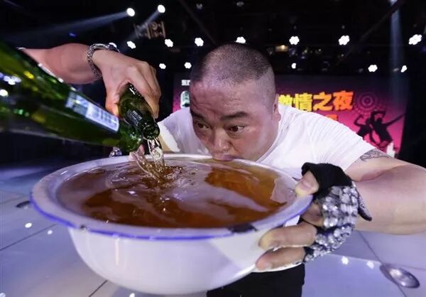 會制冷、能保冷的神奇玻璃杯！不用冰塊，也能讓你冰爽暢飲！的圖4
