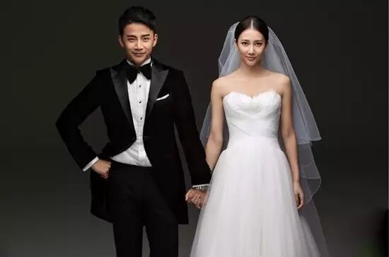 明星李茂和弦子中西搞怪婚纱照大pk