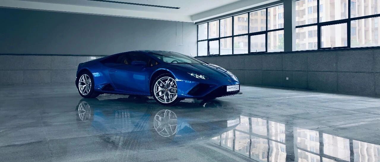 最便宜兰博基尼售价250万元，它和法拉利Roam之间怎么选？