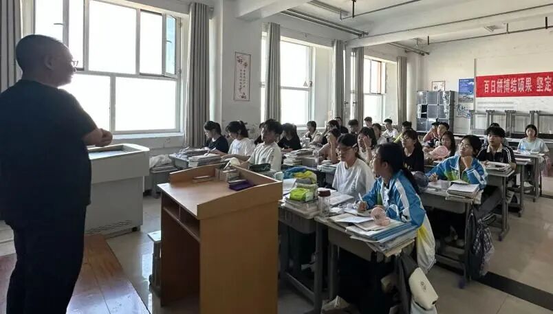 新学期安全教育先行——成功高考七校召开主题班会