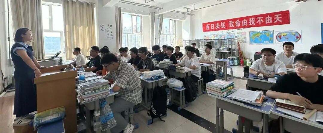 新学期安全教育先行——成功高考七校召开主题班会