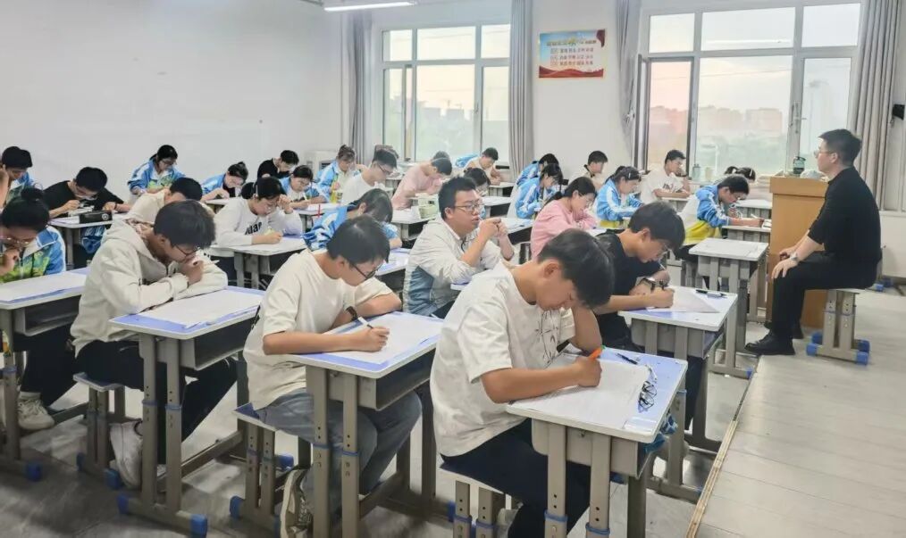 滚动检测找问题，查漏补缺促提分，成功高考二校开展本学期第一次滚动考试