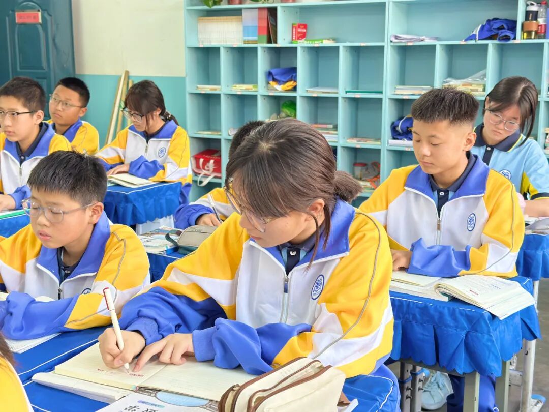 成功初中丨撸起袖子加油干，初中师生状态满格，斗志满满！