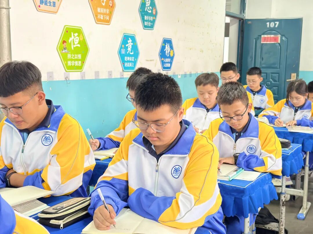 成功初中丨撸起袖子加油干，初中师生状态满格，斗志满满！