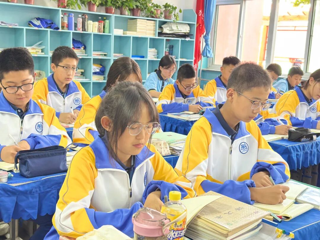 成功初中丨撸起袖子加油干，初中师生状态满格，斗志满满！