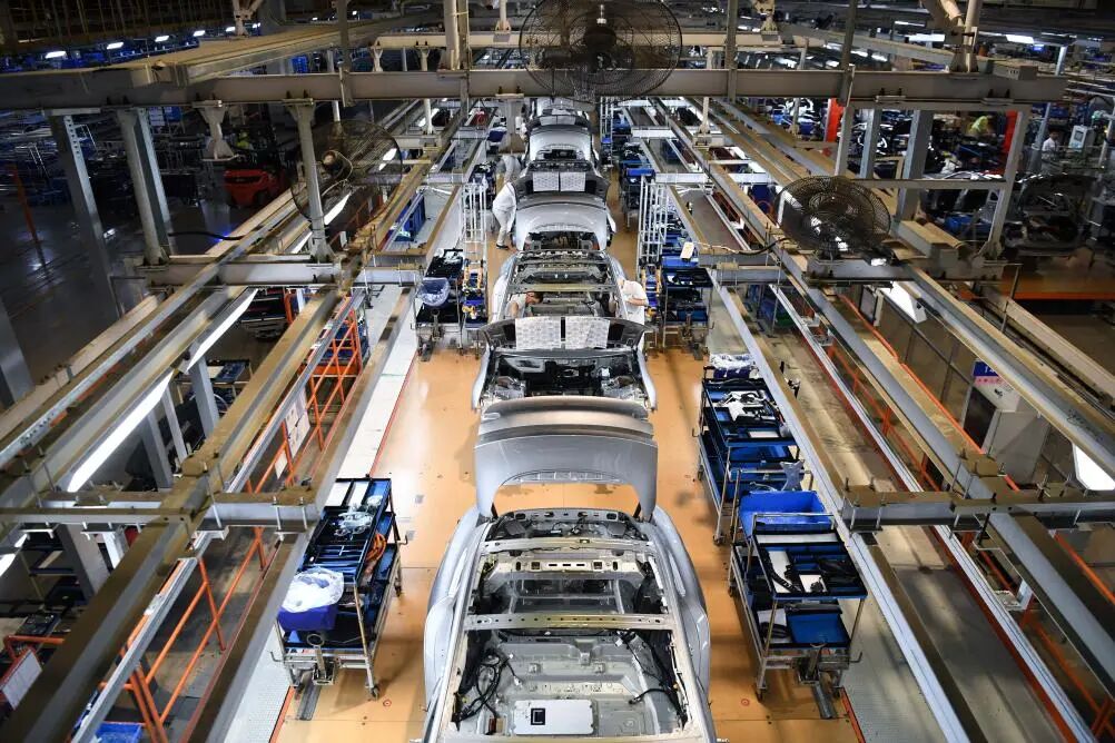 新闻调查｜中国新能源汽车的国际竞争优势来自哪里？