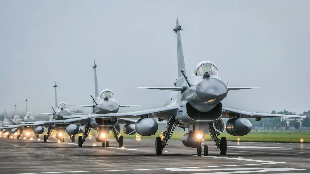 殲-10C高清圖發布巴基斯坦稱用該機型擊落印軍｢陣風｣戰機