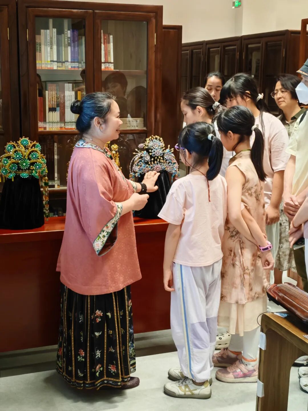 宁静老师讲解头饰花凤