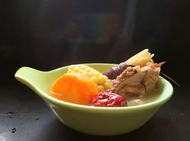 蔗红胡萝卜猪骨汤