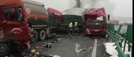 包茂高速发生43车连撞事故，提醒你必须收藏的高速行车安全守则