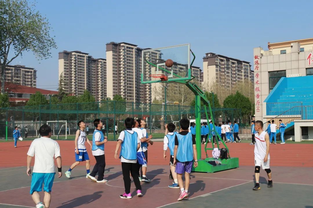 打篮球照片 中学生图片