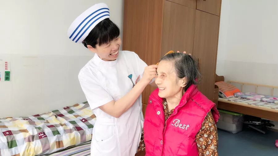 凌淑芬为老人服务我觉得自己在积福