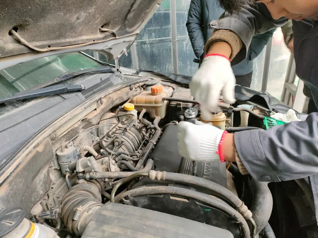 发动机“拉缸”常见的4大原因，现在知道还不晚！